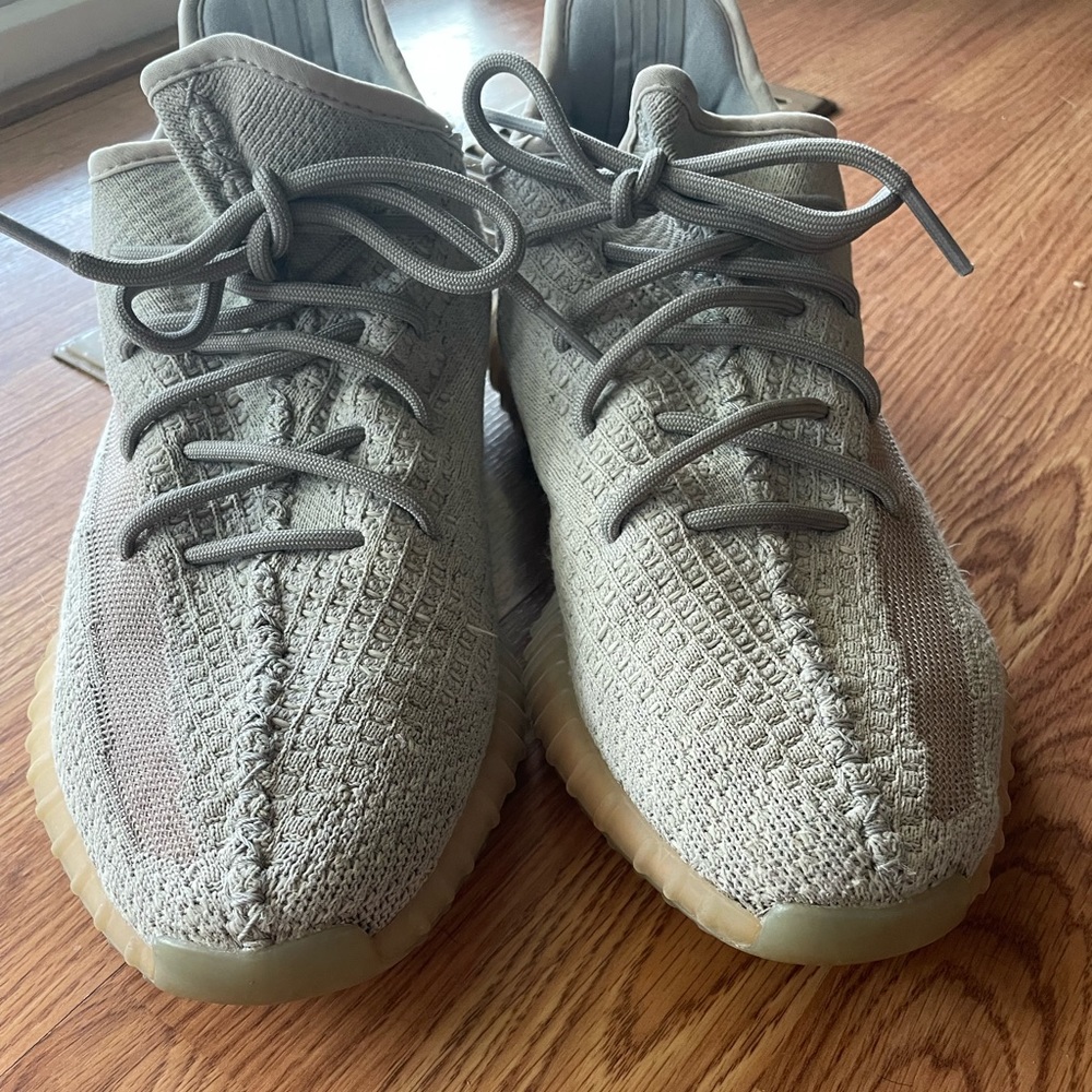 Yeezy 350 v2 Trfrm used
